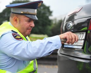 За какое нарушение снимают номера с автомобиля в 2020г